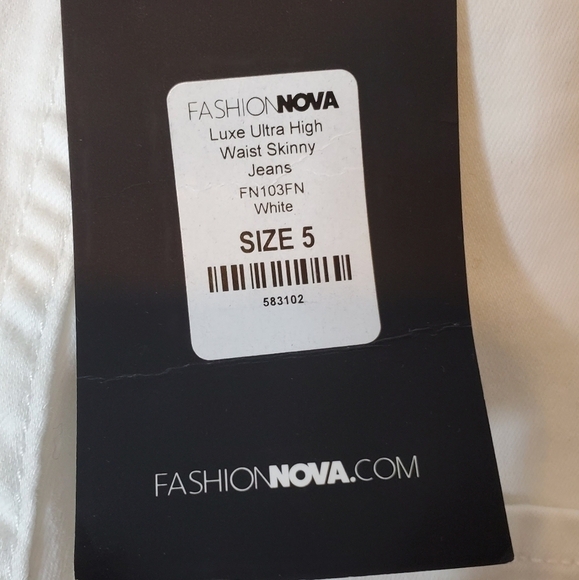 Fashion Nova Luxe Ultra High Waist White Jeans in Size 5 NWT - Picture 3 of 4